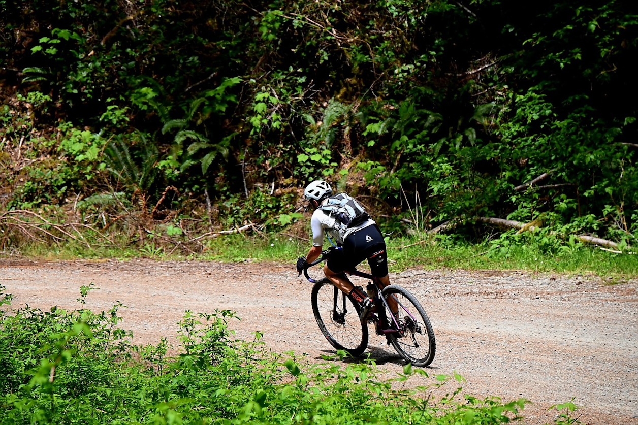 Kristina Gray and Austen Davis take Victory at 2026 Oregon Coast Gravel Epic