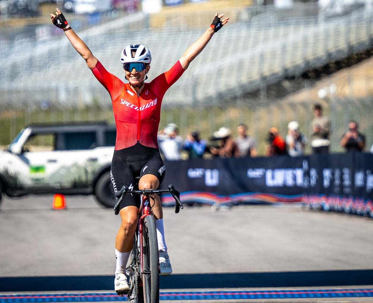 Sofia Gomez Villafañe (Specialized Off-road) successfully defending her Grand Prix title