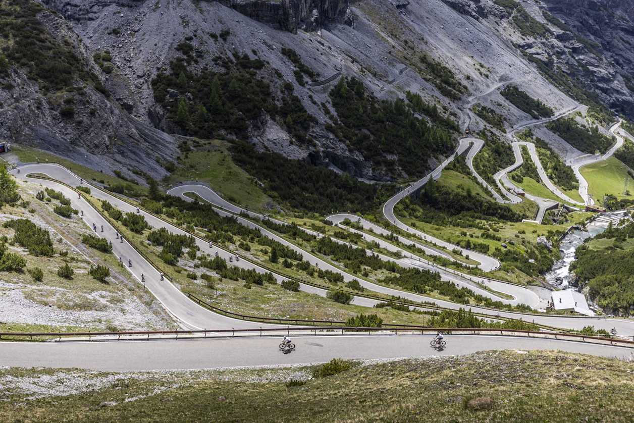 Angélina Shandro and Piero Lorenzini take King and Queen of the Mountain Awards at 2026 La Stelvio Santini Road Edition