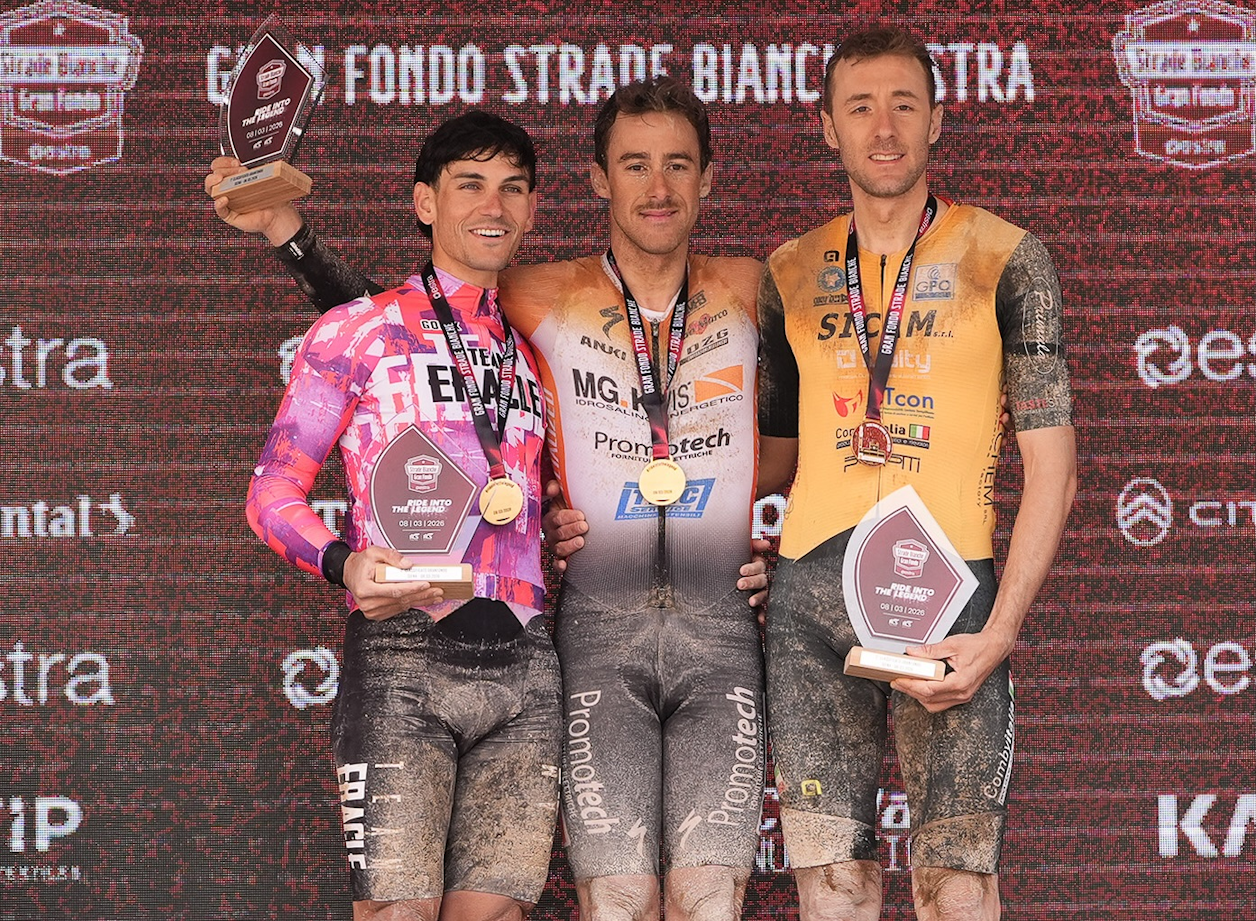 Alberto Nardin (MG.K VIS-PROMOTECH-FMB) managed to hold off a strong select bunch after 138km of gravel and mud