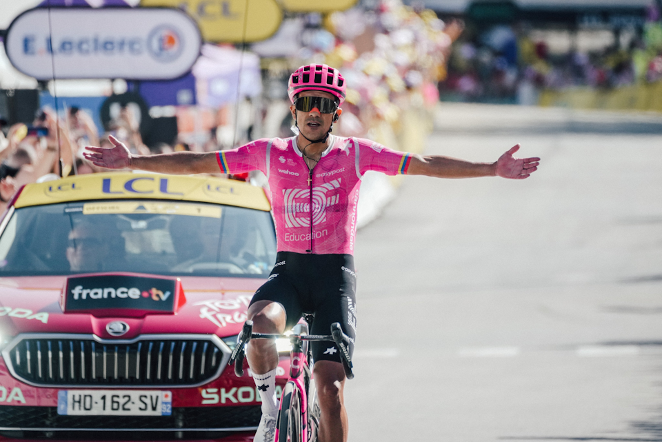 Carapaz Seizes Stage 18 with a Ruthless Late Attack from Breakaway
