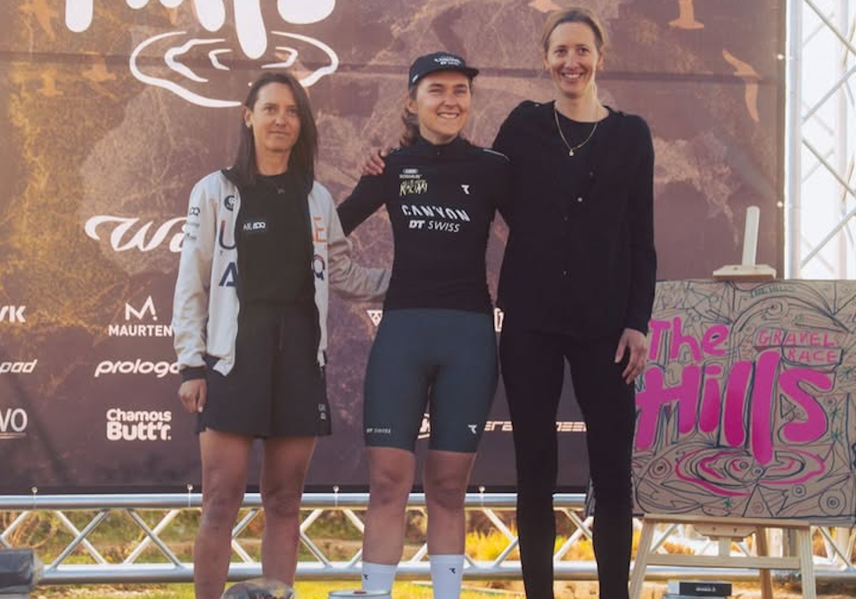 In the women's race, Dutch women Larissa Hartog (Canyon DT Swiss ATR) dominated 