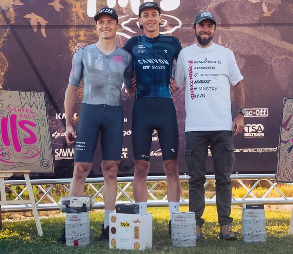 ex-MTB and 2023 US Gravel National Championship American Bradyn Lange (Canyon DT Swiss ATR) won the men's Elite race 