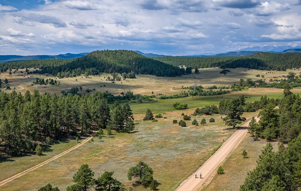 2026 marks the 20th anniversary of the World’s Premier Gravel Event, the spirit of an event that began with 34 participants in 2006.
