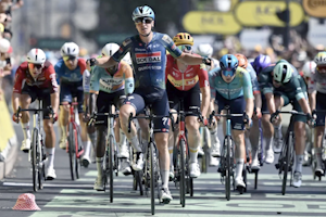Tim Merlier sprints to stage 7 win at the 2026 Tour de France 