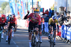 Wærenskjold outsprints top favourites at Omloop Het Nieuwsblad