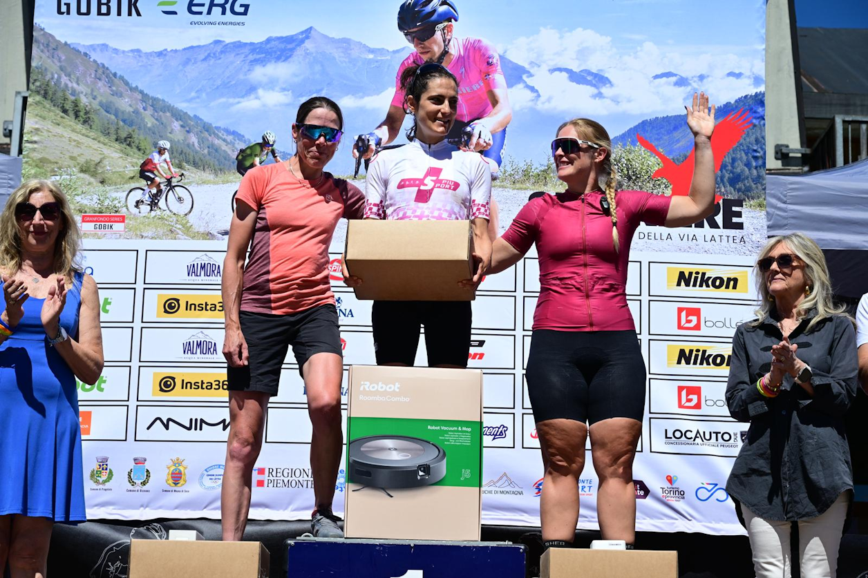 In the women’s Granfondo, Daria Franzetti dominated, winning solo in 4h43’47”, ahead of Marieke Brinkman Sniekers and Janet Ketellapper.