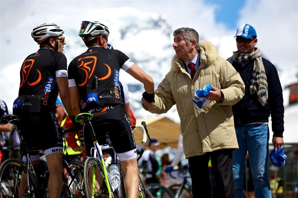 Mr Santini himself handing out the I Man It caps to those successfully completing the Gran Fondo course - Photo Credit: Gran Fondo Stelvio