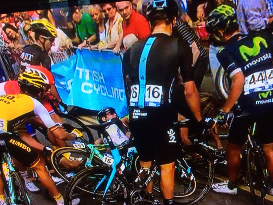 Tour of Britain Stage 1: Cavendish caught in a crash with 1km to go