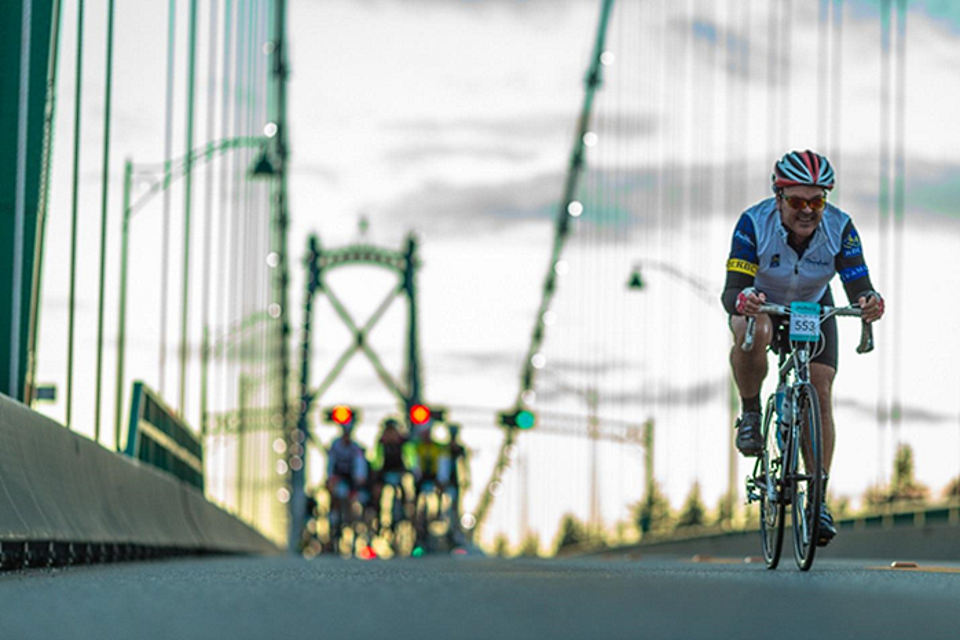 The ride offers beautifully stunning landscapes and a clear, traffic-free passage over the picturesque Lions Gate Bridge