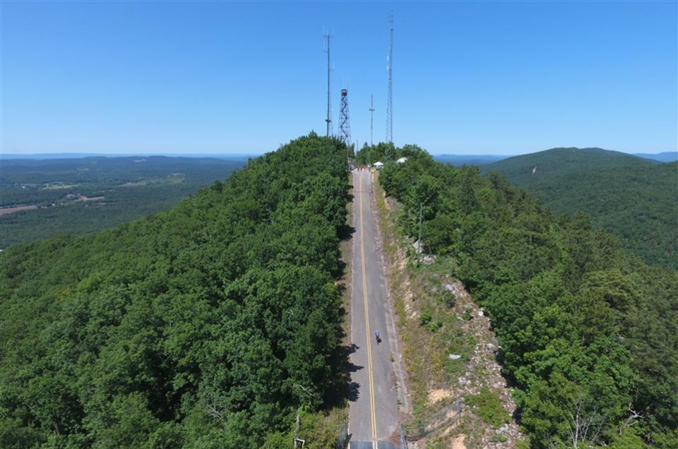 For spectators, there is transport to the top of Alabama, where the first KOM ends.