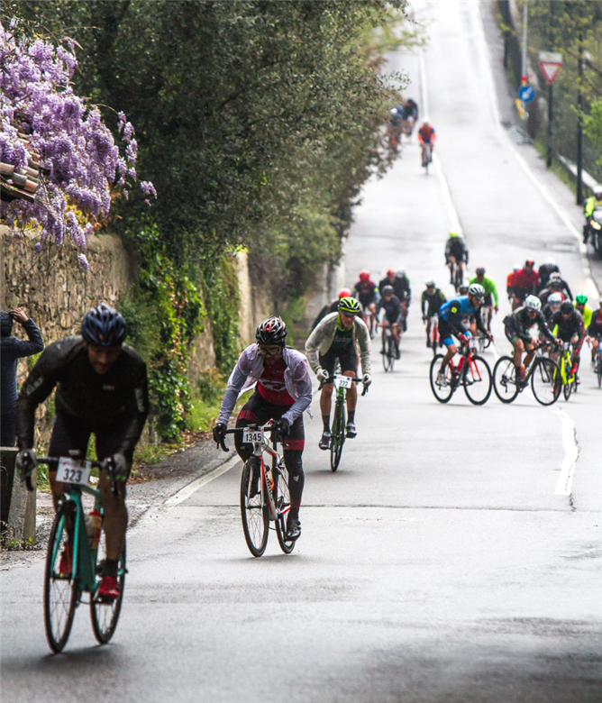 final arrival across the line of World Championship circuit which included 600 metres of climb via Salviati 
