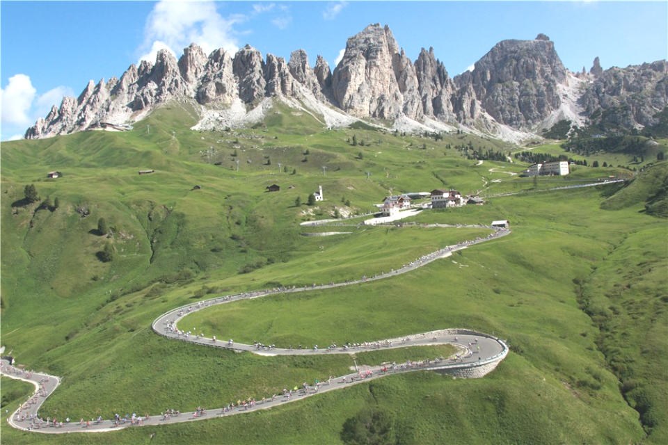 Ride the Maratona dles Dolomites Gran Fondo with Garda Bike Hotel