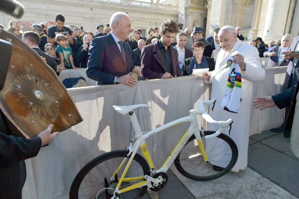Last year, World Champion Peter Sagan presented the Pope with a Signed Rainbow Jersey.