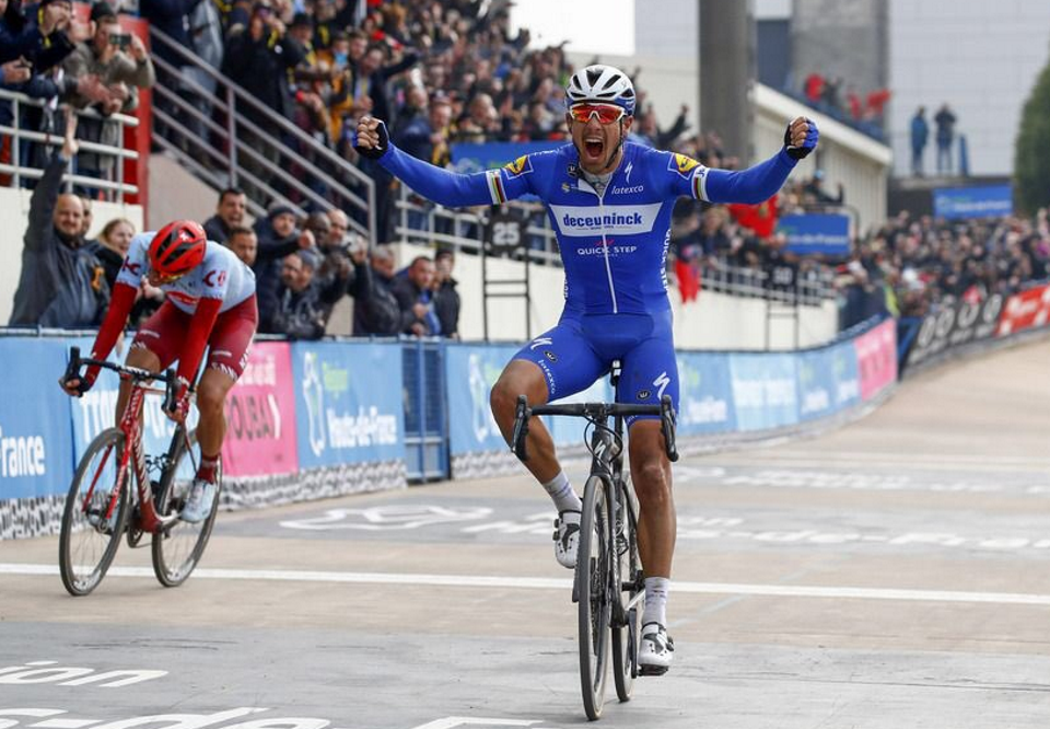 Philippe Gilbert grinds down the opposition to win Paris-Roubaix
