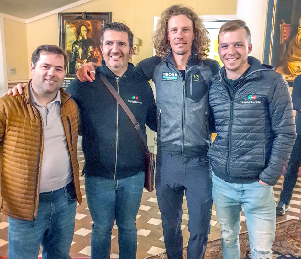 Everyone spent an intimate Thursday night with the whole Bora-hansgrohe Pro racing team!
