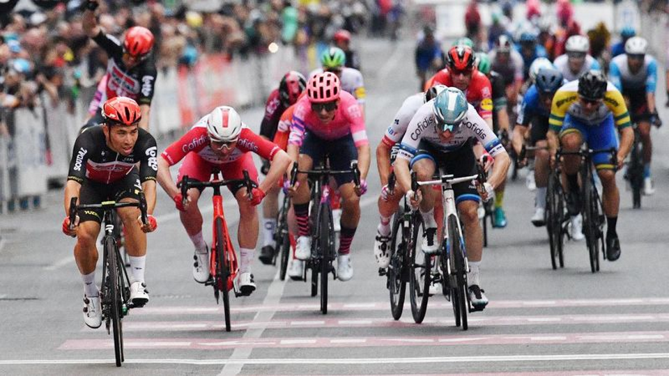 Caleb Ewan wins Tour Down Under prologue