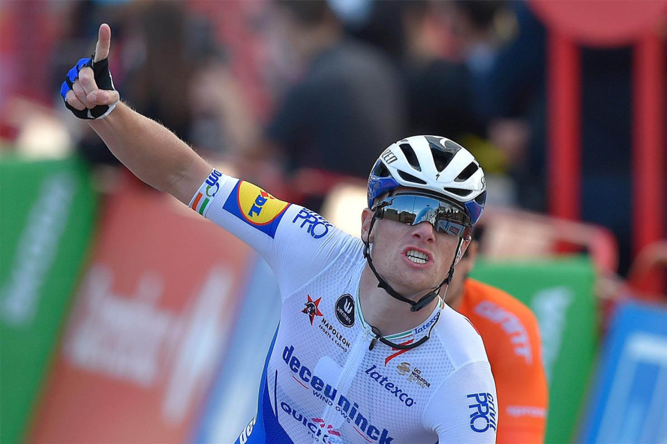 Sam Bennett sprints to victory in Vuelta stage 9 as Carapaz retains race lead