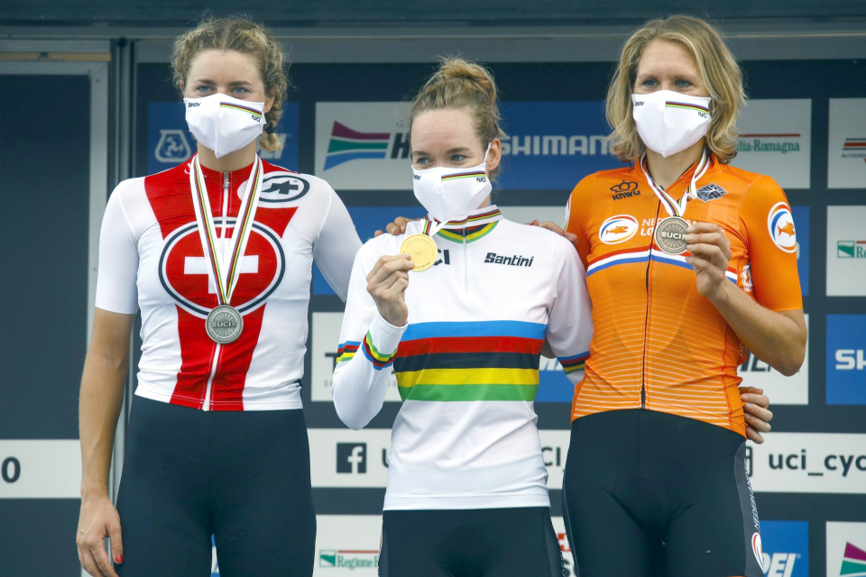 Anna van der Breggen wins dramatic World Championships time trial