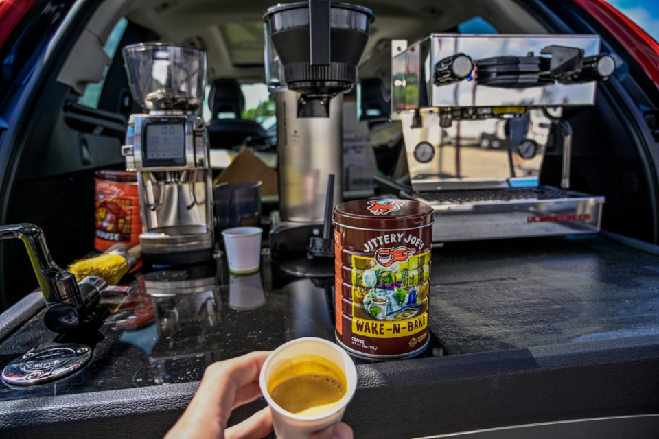 Volvo Neutral Race Support also had everyone’s pre-ride dialled, as they served up Jittery Joe’s Coffee on Sunday morning before the start of ride!