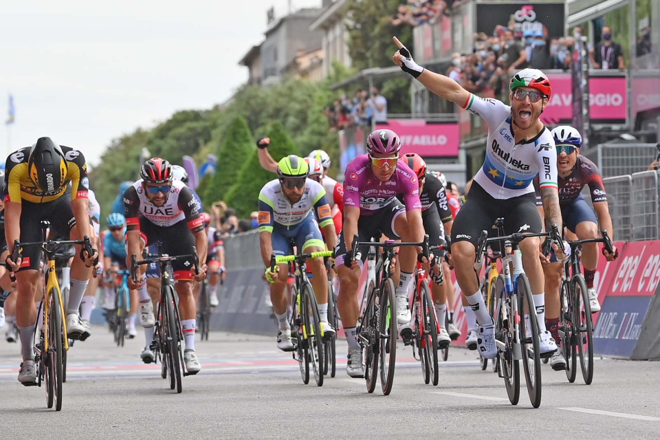 Nizzolo sprints to stage win while Gaviria loses his saddle