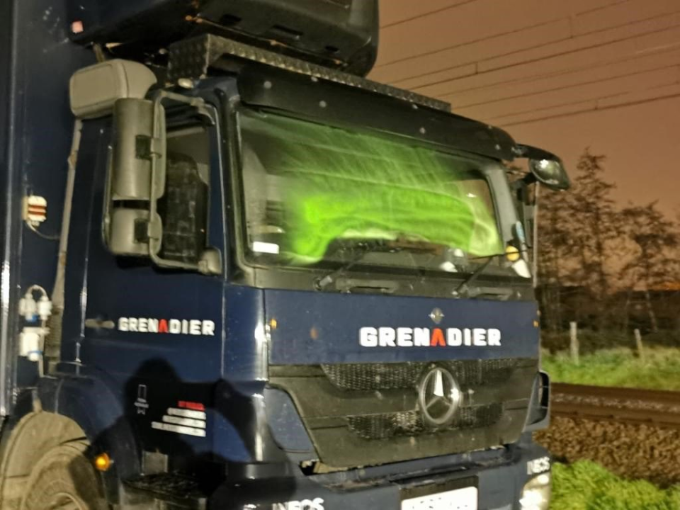 Four people have been arrested for vandalizing vehicles belonging to the Ineos Grenadiers team in Flanders.