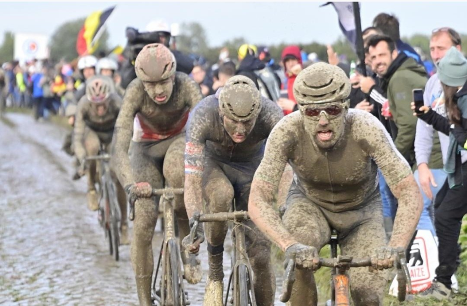 Colbrelli wins a Sunday in Hell at a Wet and Windy Paris-Roubaix
