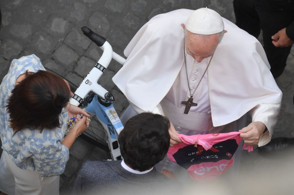 He gave the Argentinean head of the Catholic church a signed pink jersey from his Giro triumph