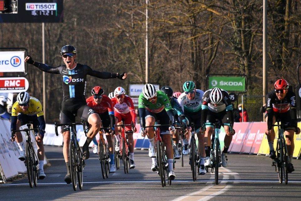 Cees Bol powers to victory in chaotic Stage 2 Sprint at Paris-Nice