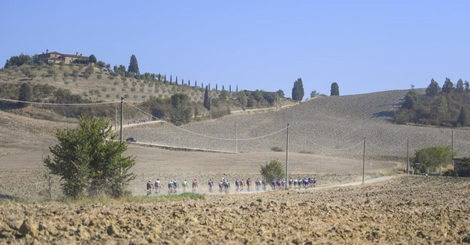 5000 amateur riders at 2021 Gran Fondo Strade Bianche