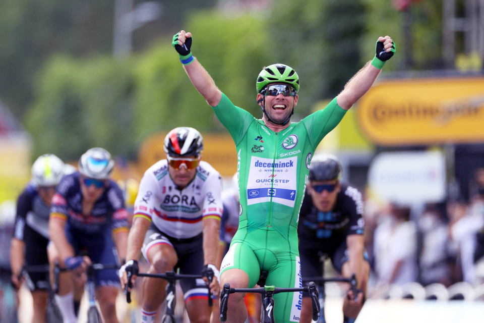 Hat Trick for Mark Cavendish who only needs two more Stage wins to beat Merckx Record