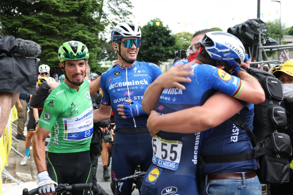 Julian Alaphilippe who handed his Green jersey to teammate Cavendish: "He’s just amazing. 