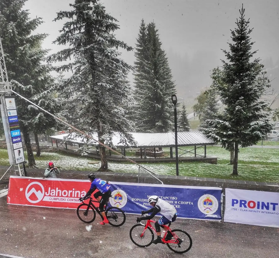 The UCI Gran Fondo World Championships Medio Fondo on Saturday October 9th suffered freezing temperatures and snow covering the course