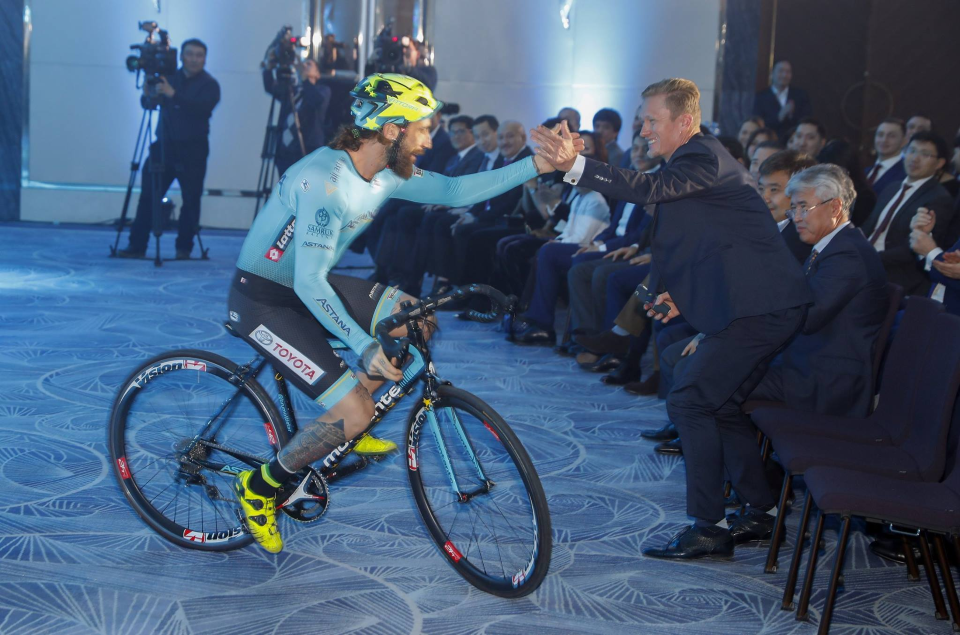 Team Astana Reveals New Kit and 2018 Roster