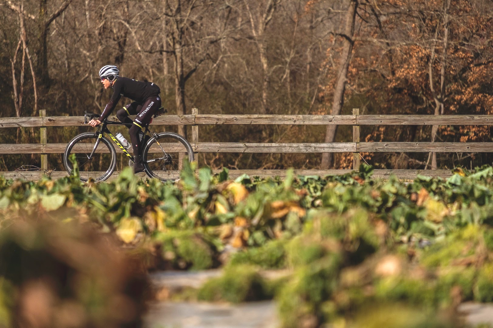 American professional Brent Bookwalter is now wearing the Mitchelton-SCOTT team kit and he's riding a SCOTT bicycle too. Credit: ©Jon Cartwright @joncavl