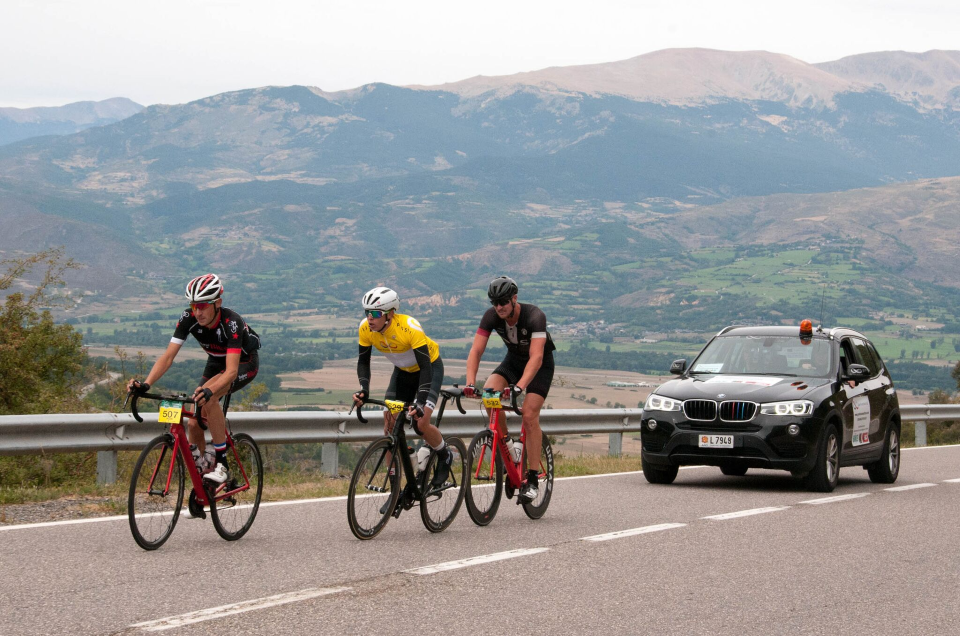 The Gran Fondo route consisted of 200 km and a brutal 3,690 meters of elevation, with tough climbs including Lles de Cerdanya, Coll de la Llosa and the highest point of the race at 1866 meters and the last climb, up to Collada de Toses