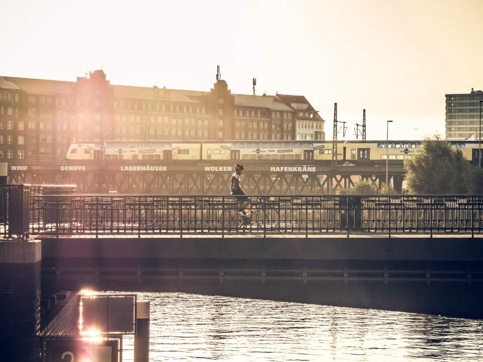 Photo: EARLY BIRD. An Age Group athlete on his way to the starting pens. © David Rothenhaeuser for IRONMAN