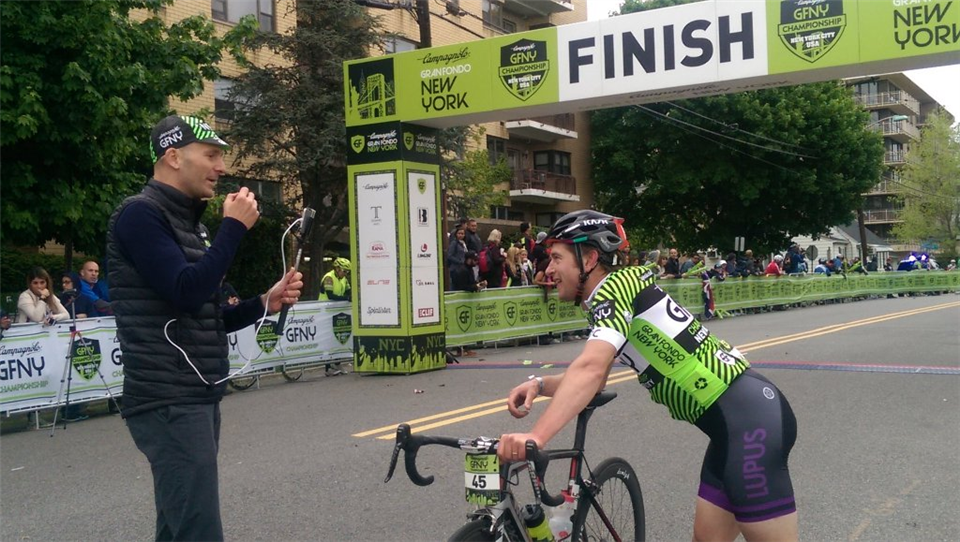 Allan Rego (Lupus Racing Team) speaks to Gran Fondo New York CEO, Uli Fluhme at the finish