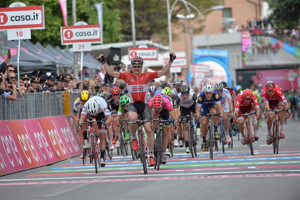 André Greipel sprints to victory on stage seven of the Giro d’Italia