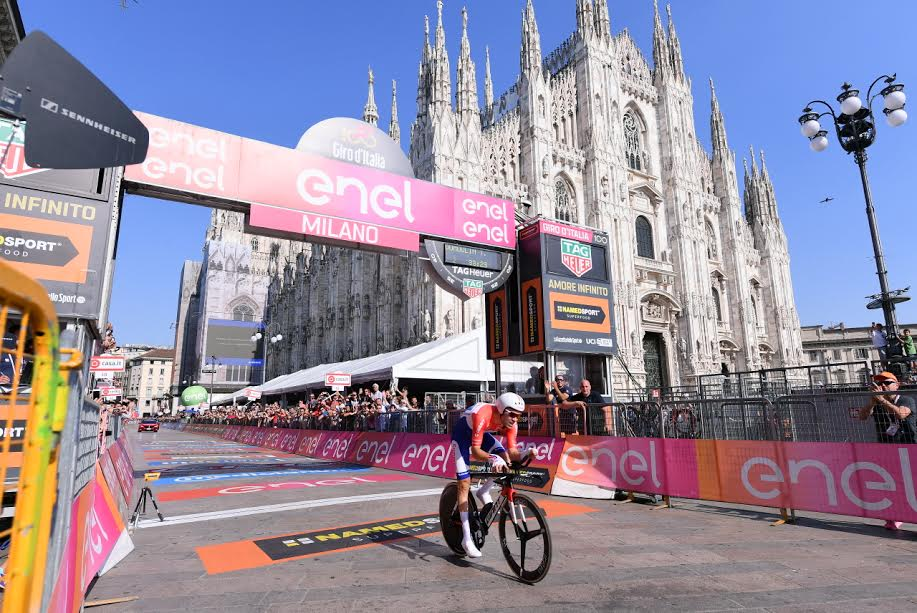 Tom Dumoulin wins the 2017 Giro d Italia after Nail Biting final Time Trial