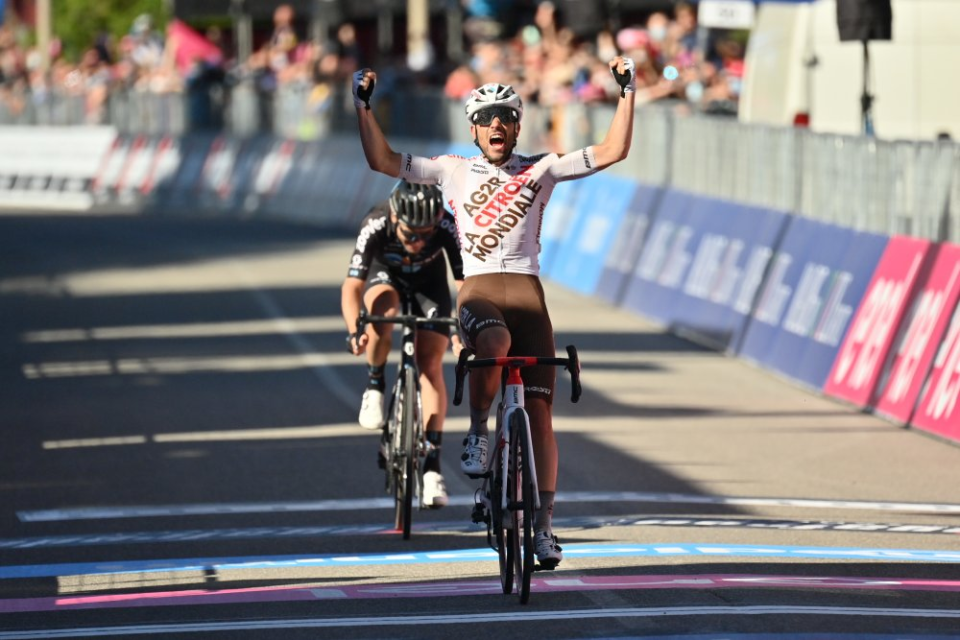 Vendrame takes maiden Giro stage win on Stage 12