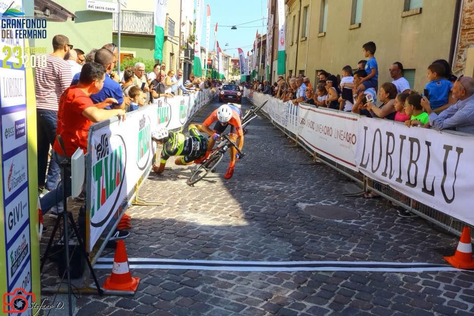 After four hours of racing the Gran Fondo dei Due Santuari del Fermano, two Italian riders battled it out in a sprint finish, with unexpected results