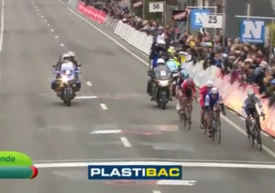 Final lap 15km to go. Looks like winner will be from 5 leaders. BMC not closing gap