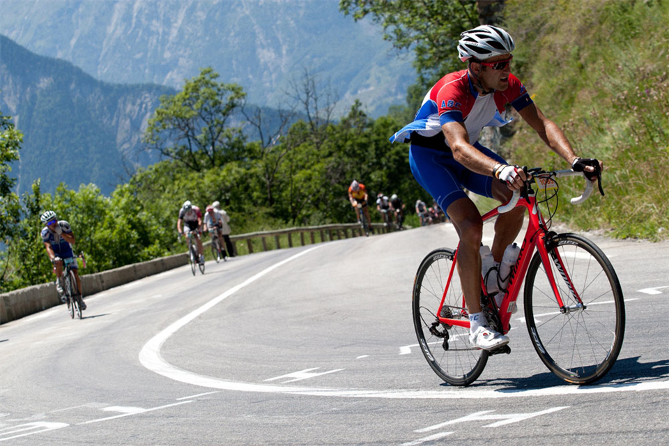 French Cycling Federation Bans Disc Brakes from Amateur Events