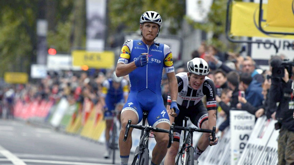 Matteo Trentin wins Paris-Tours in breakaway sprint