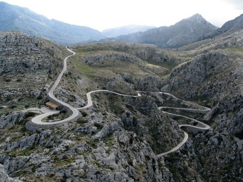 Top Ten Craziest Switchback Cycle Climbs in the World
