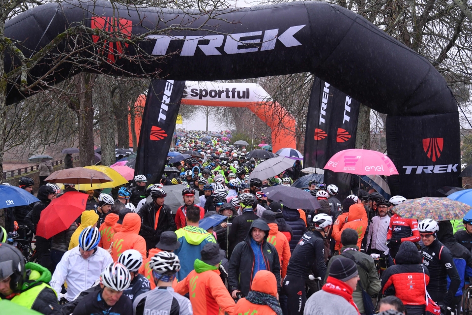 5000 Cyclists Tackled Gran Fondo Strade Bianche by Trek