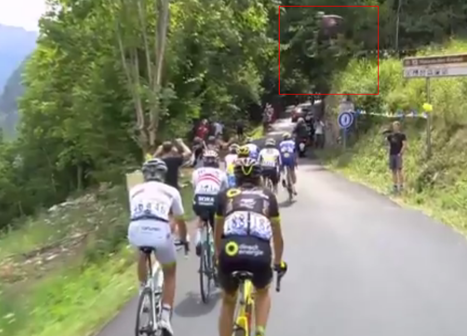 VIDEO: MTB rider steals the Limelight Jumping over the Tour de France Peloton