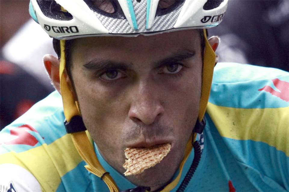 Is that a cookie, Alberto Contador?