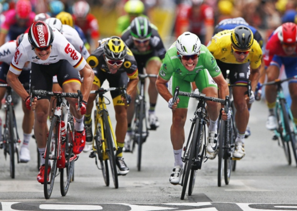 Mark Cavendish sprints to Tour de France stage 3 victory